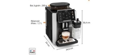 une image d'une machine à café avec une tasse de café à l'intérieur