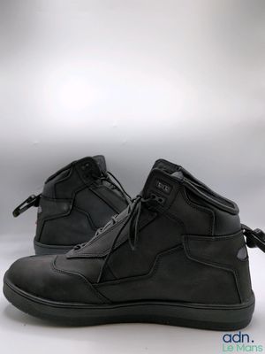 bottes en cuir noires pour homme, avec fermetures éclair et lacets