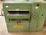 l'image d'une machine installée dans un entrepôt
