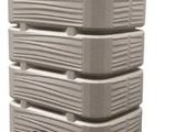 une image représentant une pile de récipients en plastique blanc