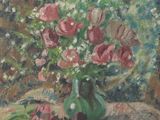 peinture représentant des fleurs dans un vase vert posé sur une nappe