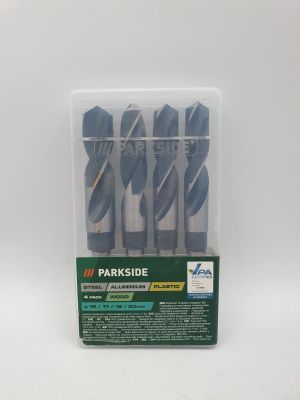 un lot de quatre forets bleu foncé dans une boîte en plastique