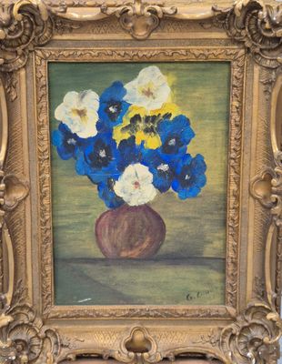 un tableau représentant des fleurs bleues et blanches dans un vase marron
