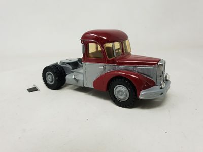 MINITRUCK (artisanal, résine 1/50ème), tracteur à sellette B…