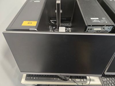 beaucoup d'ordinateurs empilés les uns sur les autres