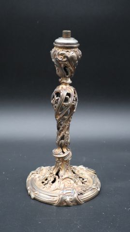 FRAY FILS : flambeau en argent (minerve) de style rocaille. Poids...