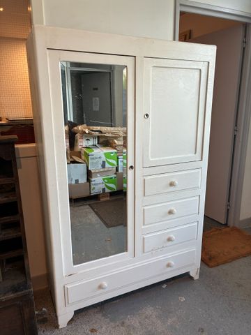 Armoire « Parisienne » de chambre en bois laquée blanc ouvrant à 