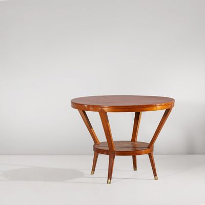 une image d'une petite table avec un plateau en bois