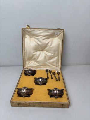 silverware in a case with spoons and spoons in it