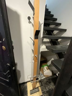 Un porte manteau Lieu : RD 113 Les Grapoux BERRE L'ETANG