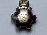 an image of a medal with a crown on it