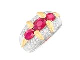 gros plan d'une bague en diamant et rubis sur fond blanc