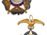 deux insignes et une étoile sur fond blanc
