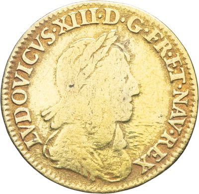 une pièce d'or ornée d'une tête de femme