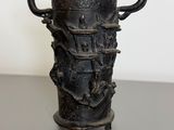 a black vase that is sitting on a table