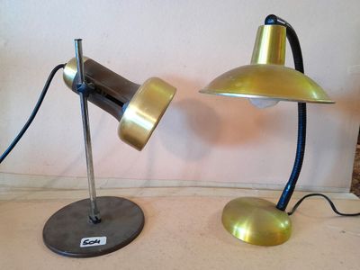 Lot de deux lampes dont Spot sur pied chromé et socle métal, molette p - Photo 1