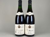deux bouteilles de vin posées l'une à côté de l'autre sur une table
