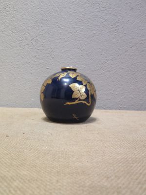 LIMOGES vase boule signé Chauffriasse en porcelaine à décor …