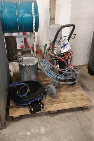 Pompe à peinture LARIUS avec son réchauffeur et accessoires