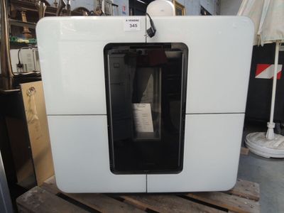 a picture of a machine that is sitting on a pallet