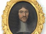 portrait d'un homme dans un cadre doré, portant un col blanc
