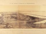 une vieille photo montrant une vue aérienne d'une ville