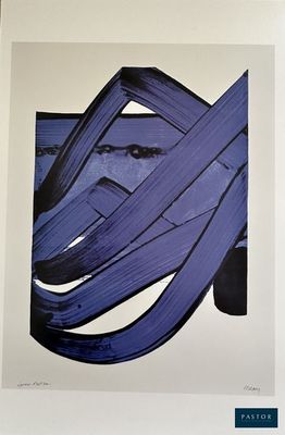 une image représentant une peinture abstraite bleue sur fond blanc
