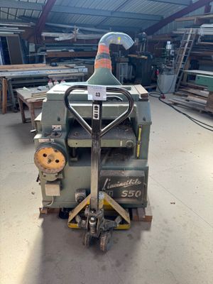 1 raboteuse SCM S50 (380 volt) + 1 transpalette hydraulique …