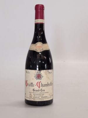 une bouteille de vin posée sur une table