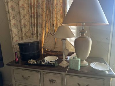 a lamp that is on top of a dresser in a room
