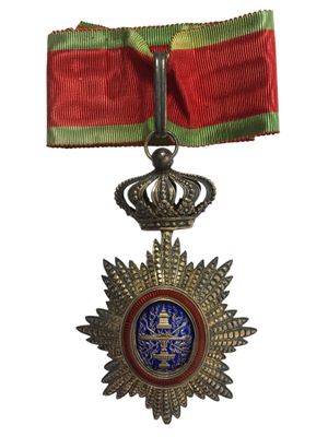 Gros plan sur une médaille entourée d'un ruban