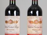 deux bouteilles de vin rouge posées sur une table