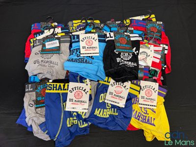 plusieurs paires de boxers pour homme, encore étiquetés