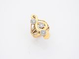 une bague en or jaune 18k et diamants