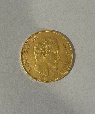 gros plan d'une pièce d'or sur laquelle figure le visage d'un homme