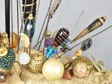 a picture of a bunch of pins and needles in a vase