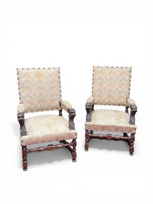 Paire de FAUTEUILS en bois sculpté les montants en balustre,…