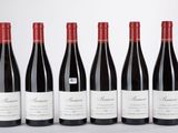 six bouteilles de vin rouge alignées