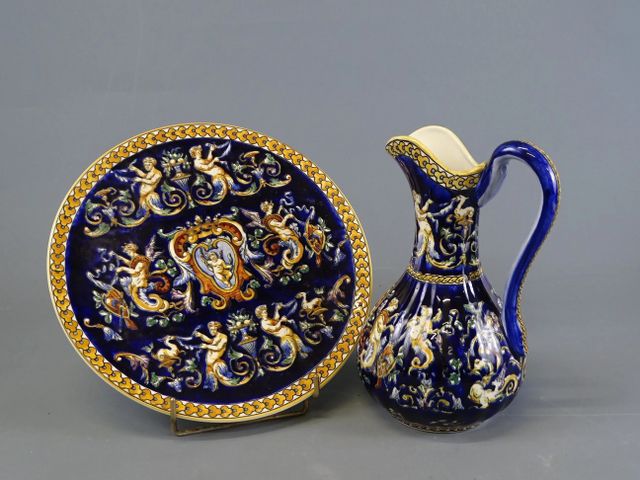 Gien Aiguière et plat en faïence décor Renaissance