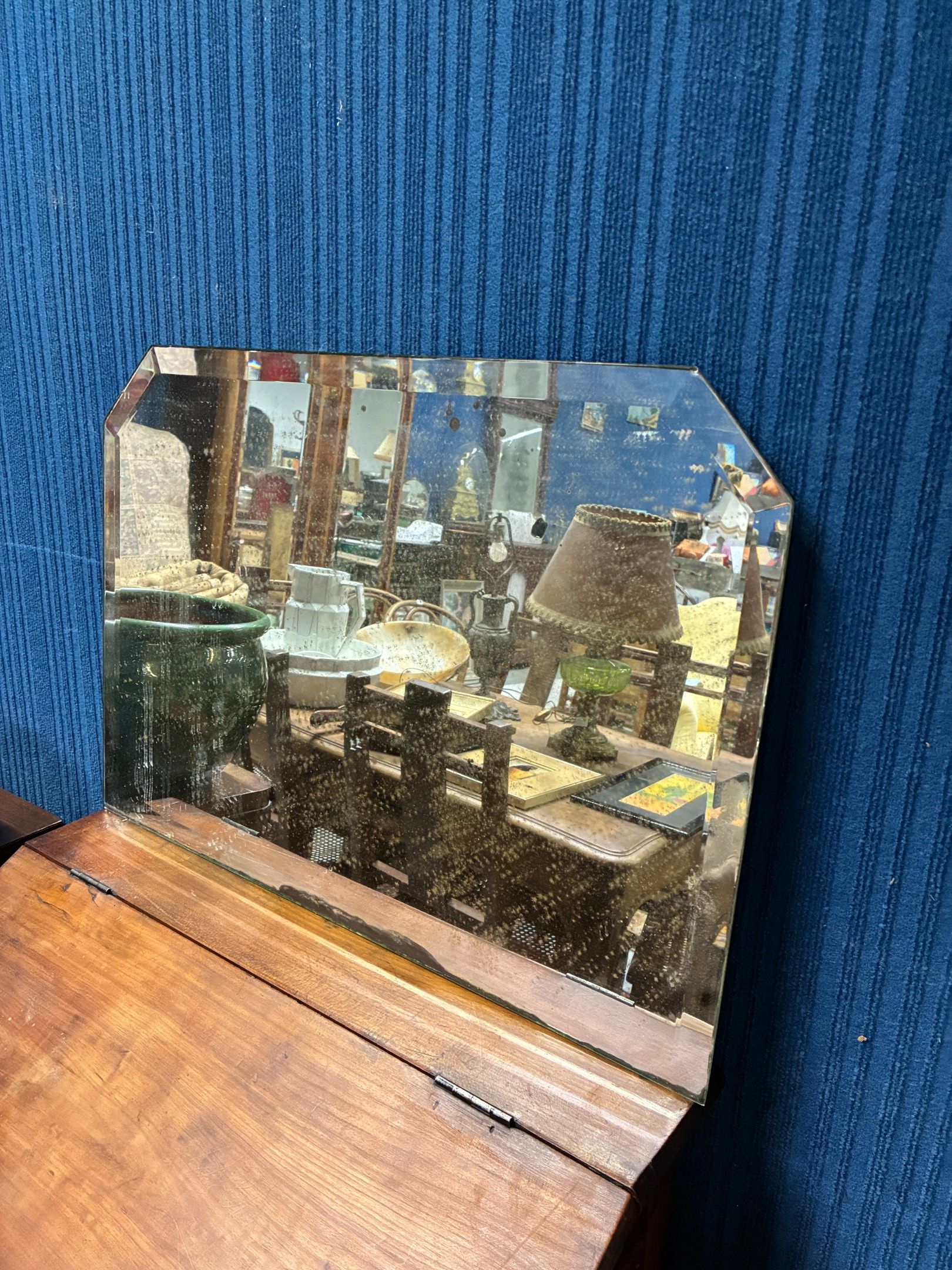 Miroir biseauté sans cadre. 42 x 60 cm. Usures