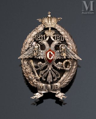 an image of a silver broochle with two birds on it