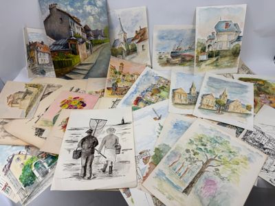 de nombreuses cartes posées sur une table