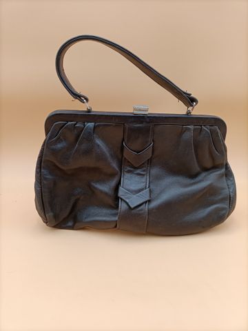 Sac en cuir peau de gant, porté main.