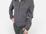 woman wearing a black shirt and jeans posing for a picture