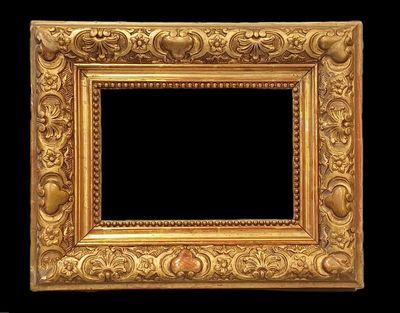 un cadre doré à l'ancienne avec un fond noir et un fond noir