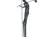 statue d'un homme muni d'une canne et d'un chapeau, tenant une tasse