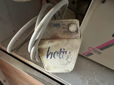 1 réchauffeur de cire HOTTY. /!\ VENDU SUR DESIGNATION A VEN…