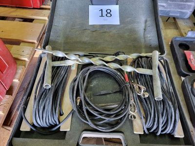 un boîtier contenant tout un tas de fils