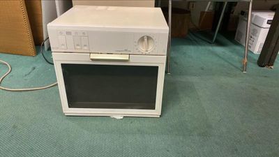 Réunion de deux bureaux en métal et teck.