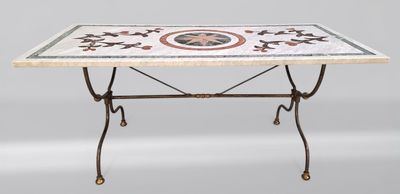 Table rectangulaire à plateau en marqueterie de marbre à déc…